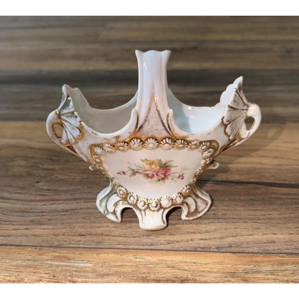 Vtg 1933 Porcelain Bud Vase Gold Gilt‎ Floral Double Handle Footed Mantel